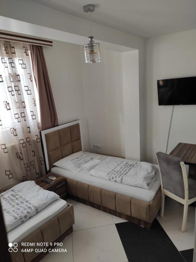 Hostel Heimli Priştine Dış mekan fotoğraf